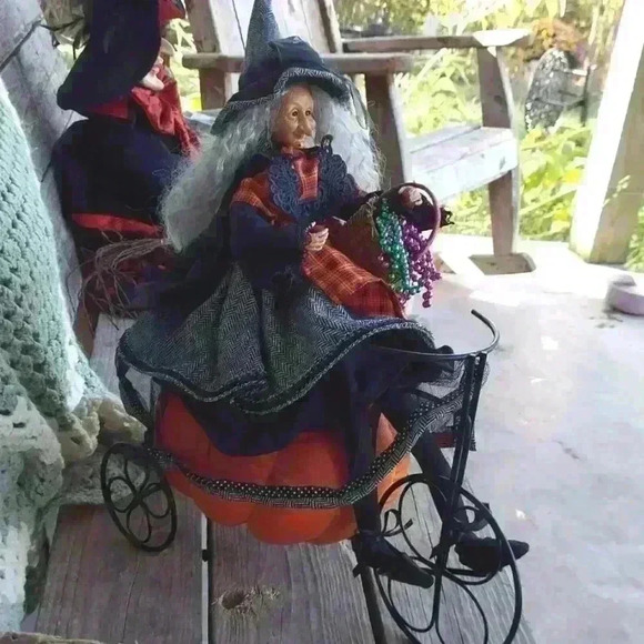 Scary Halloween Witch on Trike Bike - Picture 7 of 7